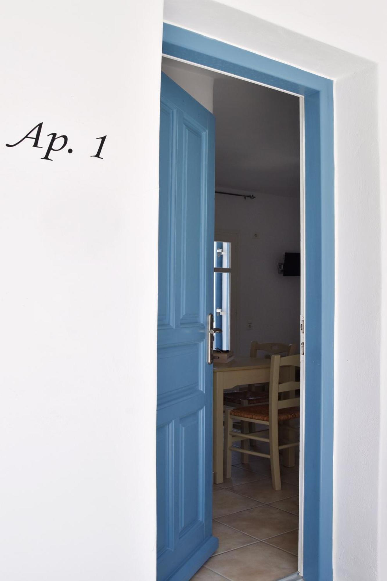 Captain Apartments Paros Náousa Room photo